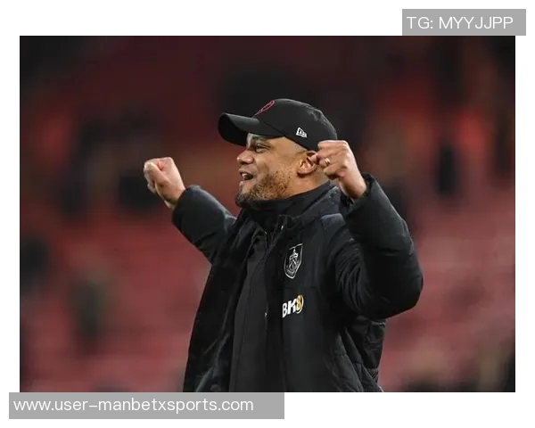 孔帕尼谈乌尔比希向传奇门将学习明日再讨论磁卡离队事宜 孔帕尼谈乌尔比希向传奇门将学习明日再讨论磁卡离队事宜